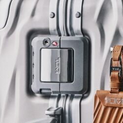 TUMI 19 DEGREE TITANIUM Walizka Kabinowa z tytanu International 56 cm - 10